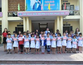Hoạt động chào mừng kỉ niệm 36 năm ngày nhà giáo Việt Nam 20/11 (Thi viết chữ đẹp giáo viên và học sinh)